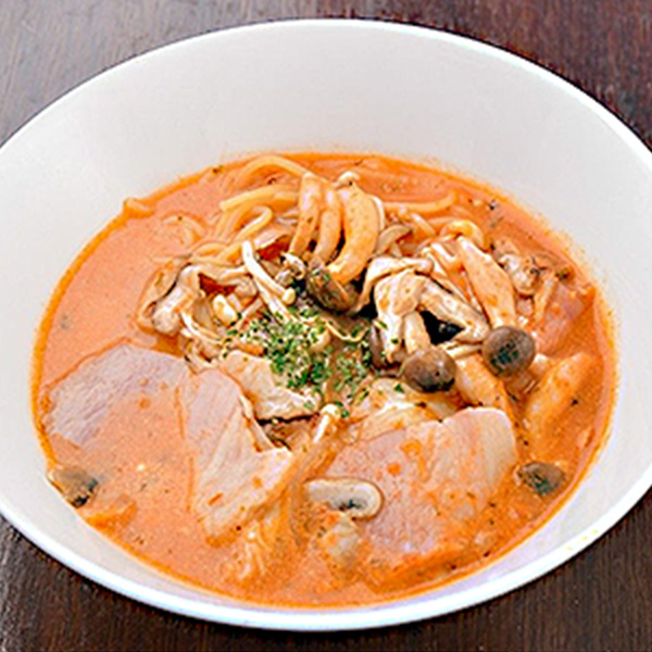 しめじたっぷり、トマトの酸味の酸味も効いたスープパスタ