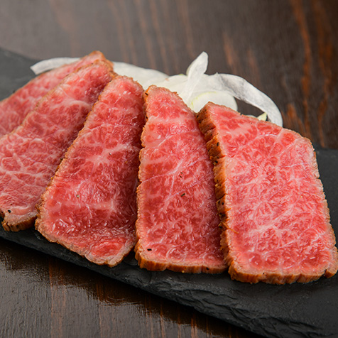 黒毛和牛A5メス牛の和牛タタキ